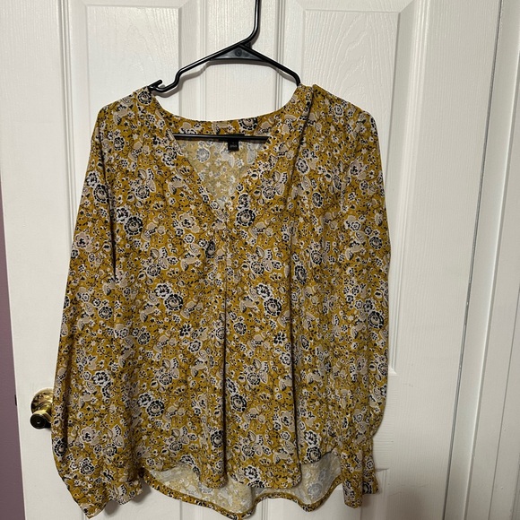 Ann Taylor Tops - Ann Taylor Popover Blouse Large Golden/Yellow With Floral Design
